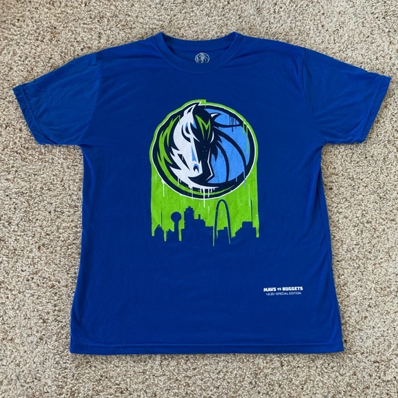 DALLAS MAVERICKS MEN’S XL SPECIAL EDITION T-SHIRT - Picture 1 of 4